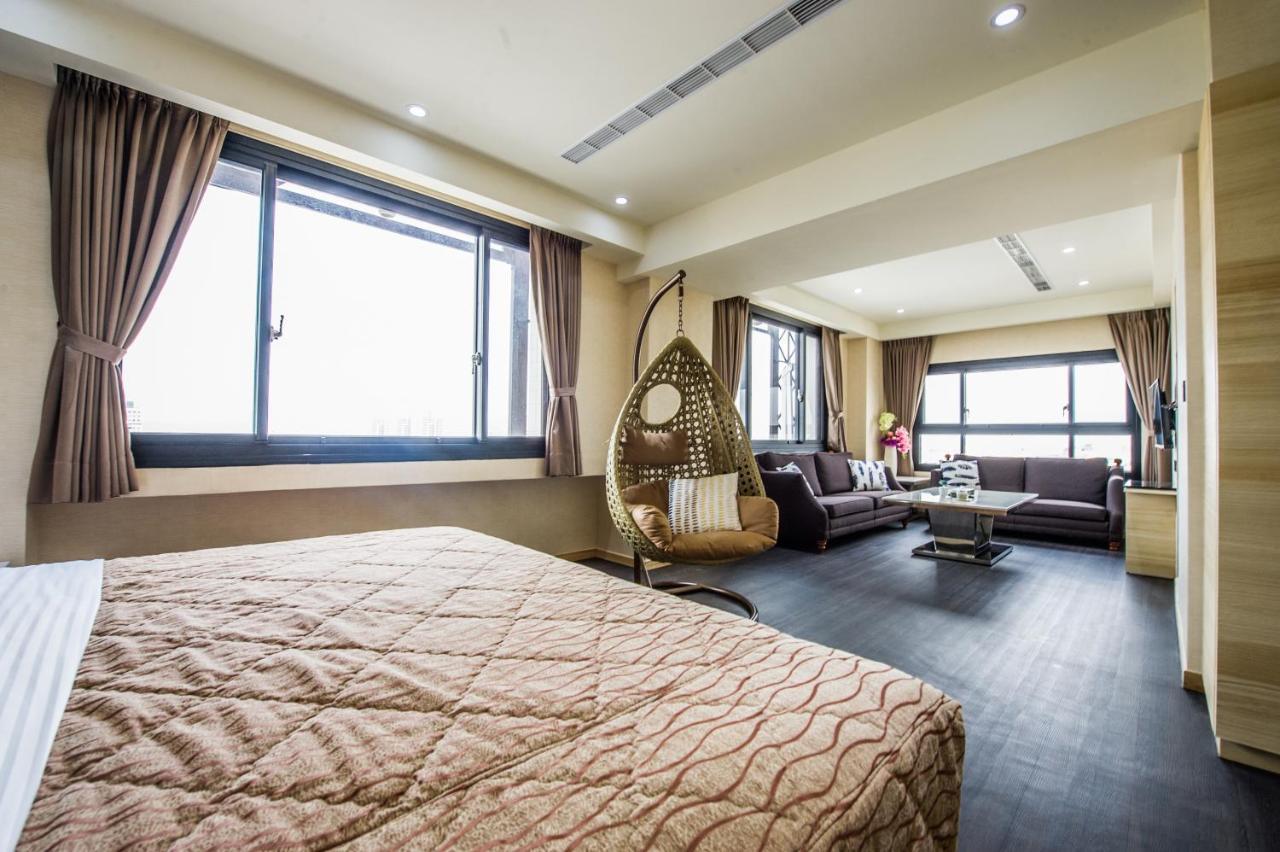 Red Hotel Yuanlin Bagian luar foto