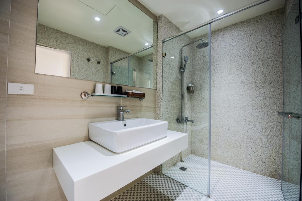 Red Hotel Yuanlin Bagian luar foto