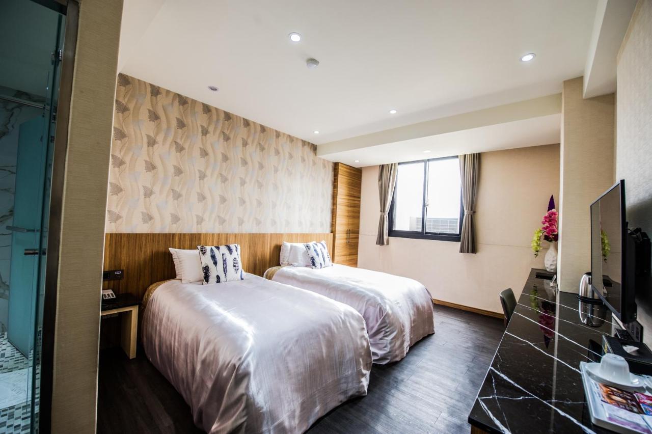 Red Hotel Yuanlin Bagian luar foto