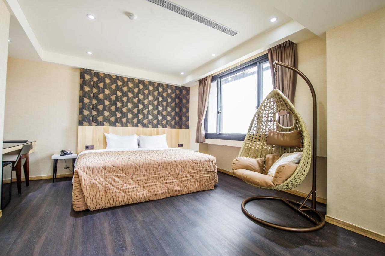 Red Hotel Yuanlin Bagian luar foto