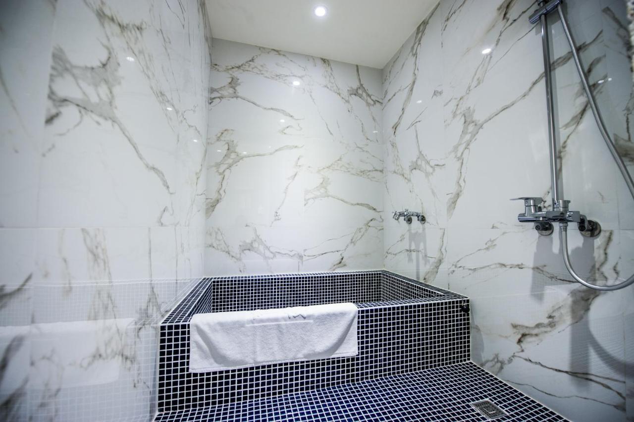 Red Hotel Yuanlin Bagian luar foto