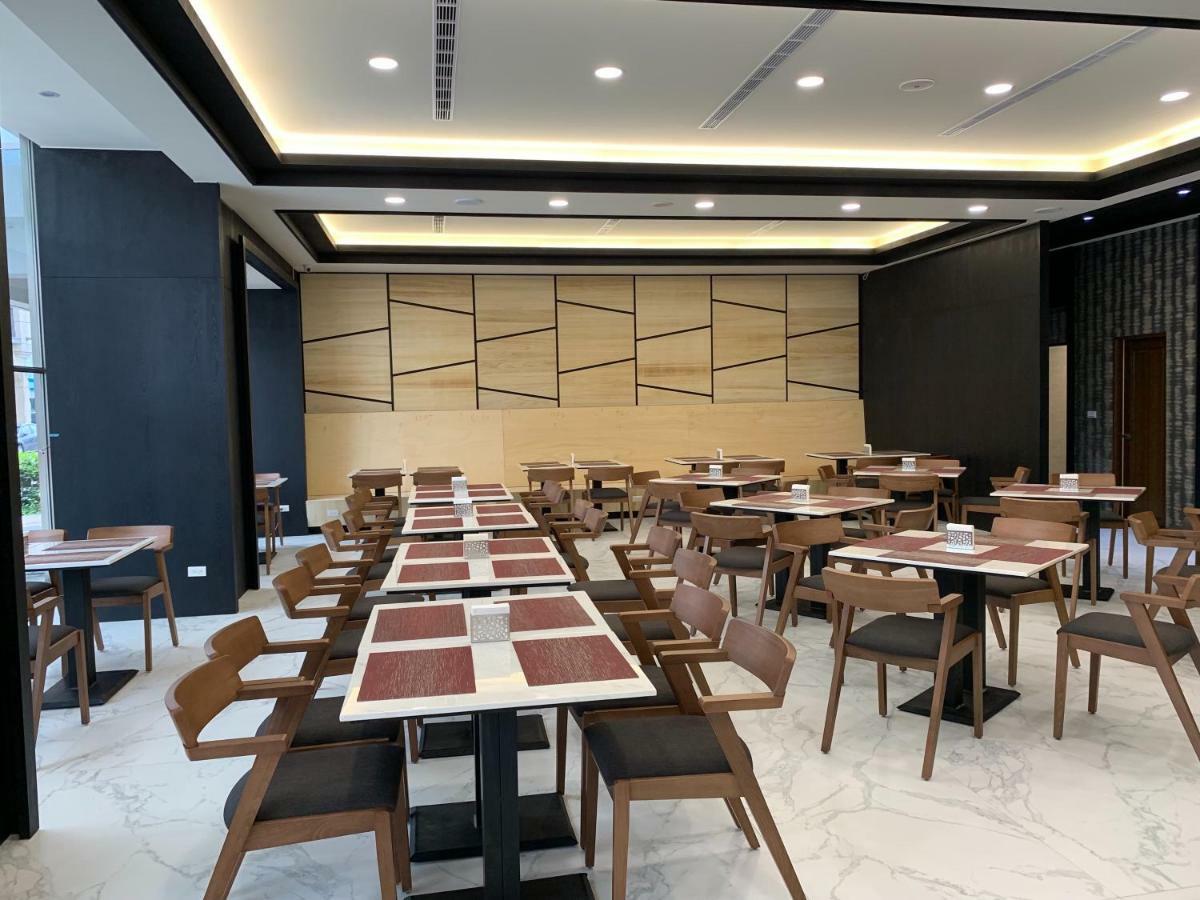 Red Hotel Yuanlin Bagian luar foto