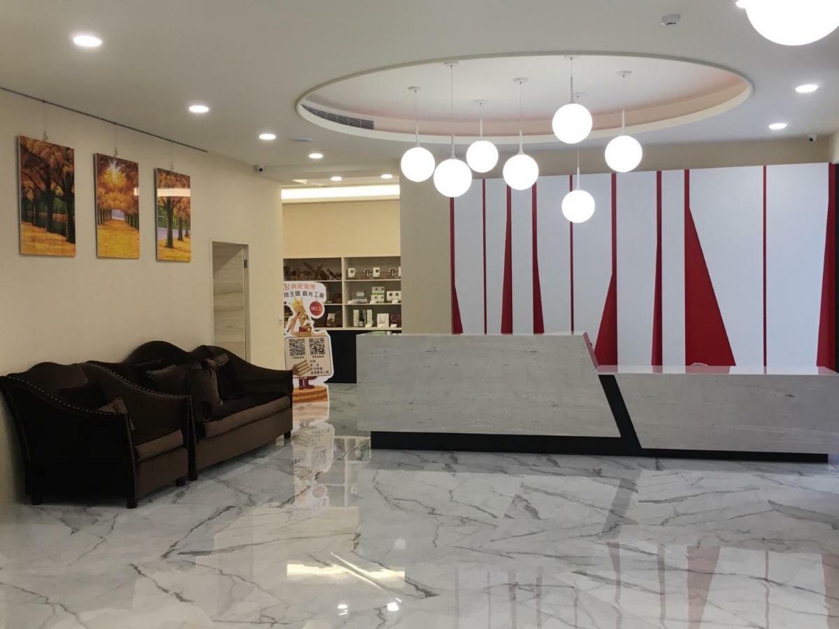 Red Hotel Yuanlin Bagian luar foto