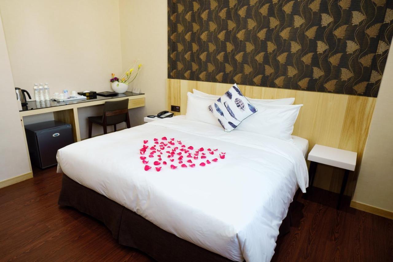Red Hotel Yuanlin Bagian luar foto